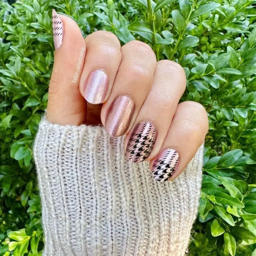 Color Street mixed mani Gratitude Is Everything and Favorite FLannel