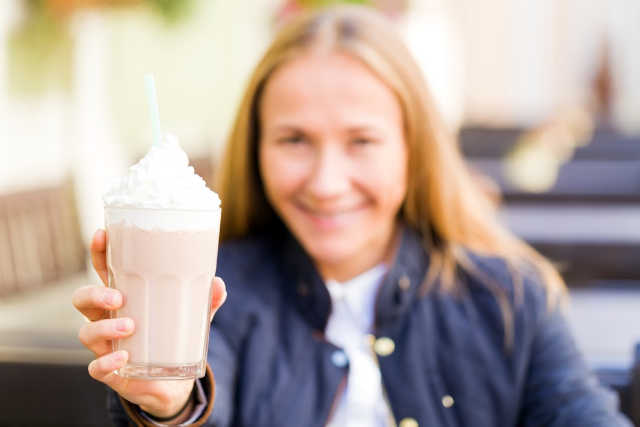 The Isagenix Caramel Latte Shake is the perfect meal replacement for weight loss. Use meal replacement shakes to help you build muscle, help you meal plan and lose weight. 